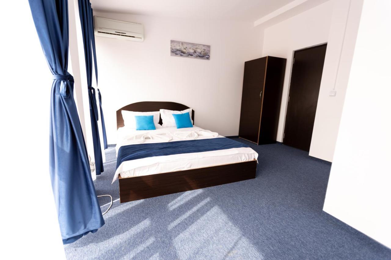 Hotel Blue Bukares Bagian luar foto