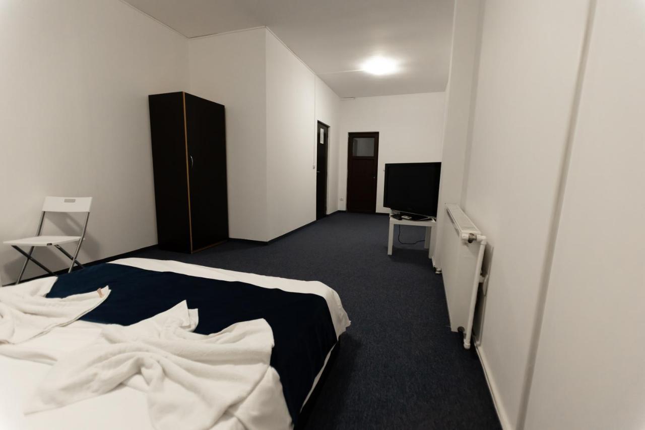 Hotel Blue Bukares Bagian luar foto