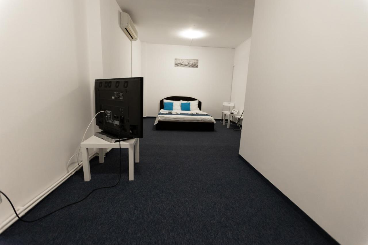 Hotel Blue Bukares Bagian luar foto