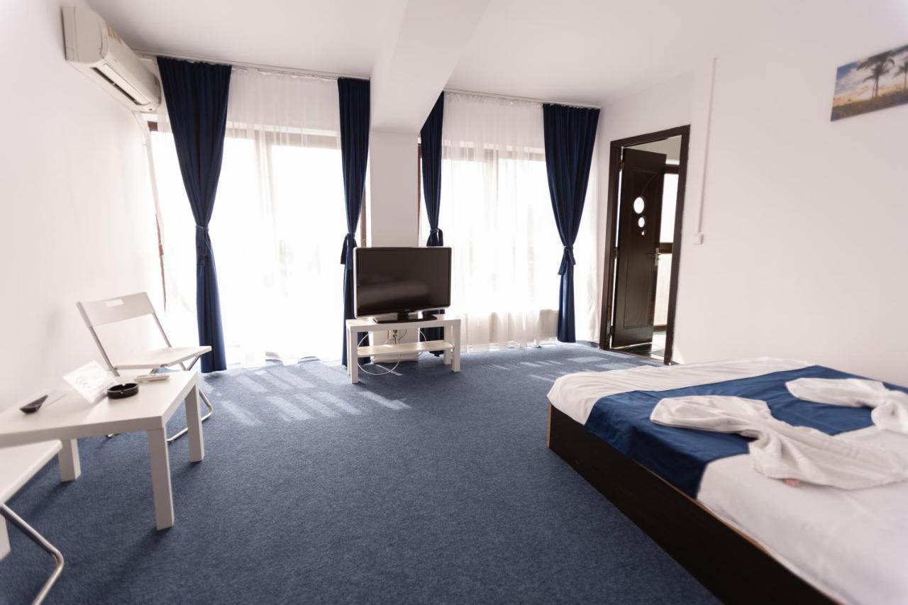 Hotel Blue Bukares Bagian luar foto