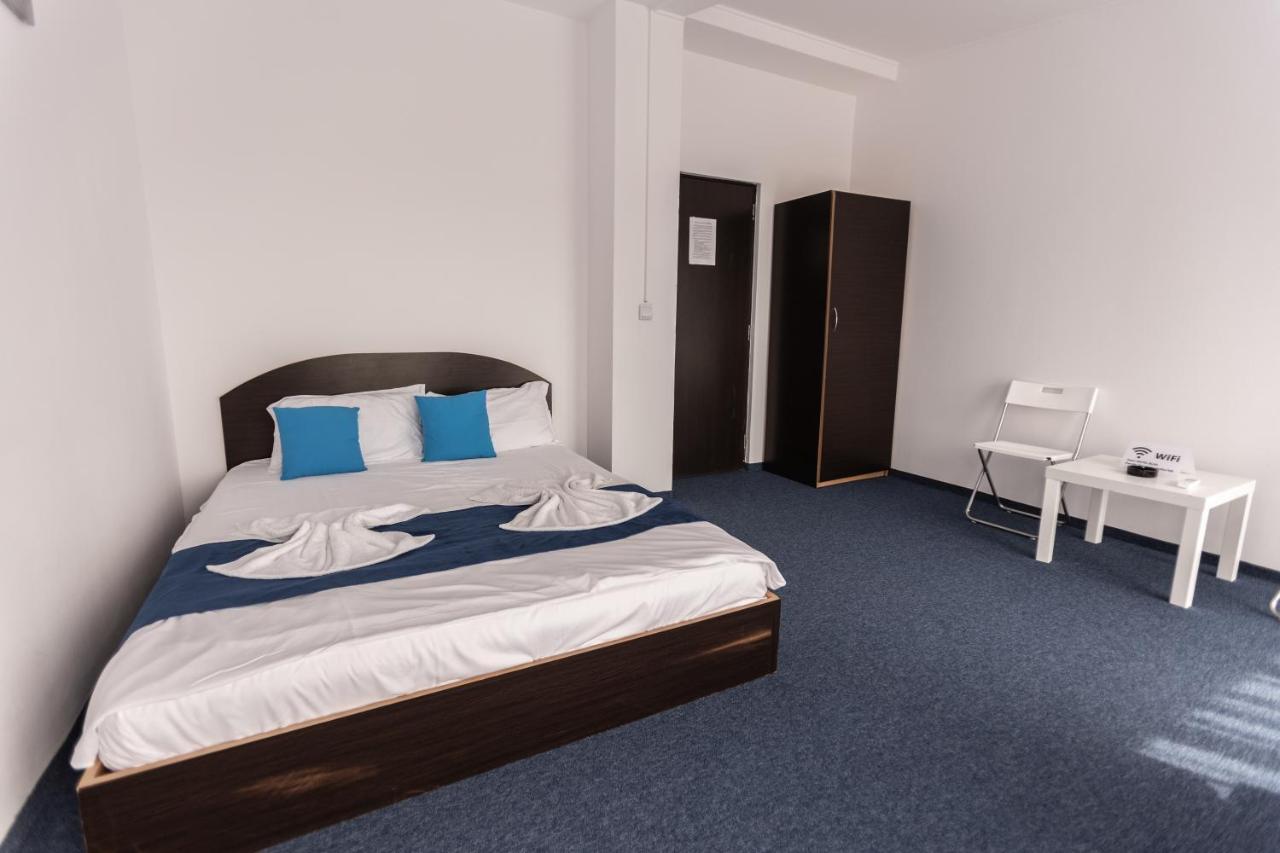 Hotel Blue Bukares Bagian luar foto