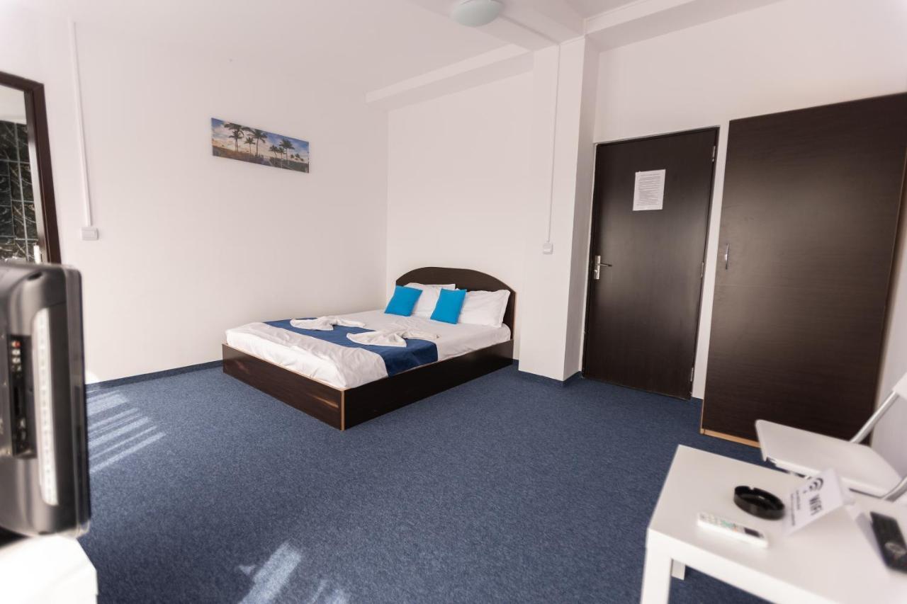 Hotel Blue Bukares Bagian luar foto