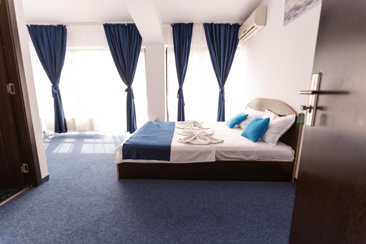 Hotel Blue Bukares Bagian luar foto