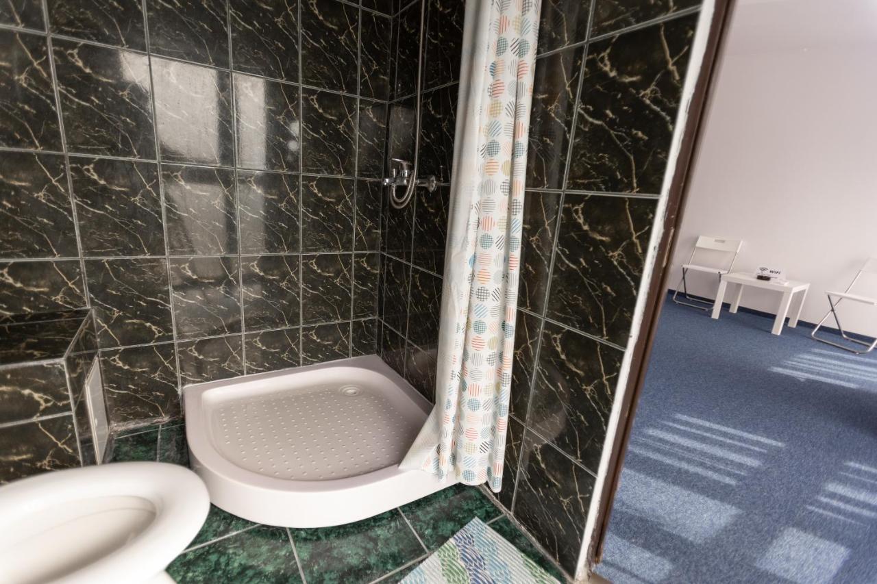 Hotel Blue Bukares Bagian luar foto