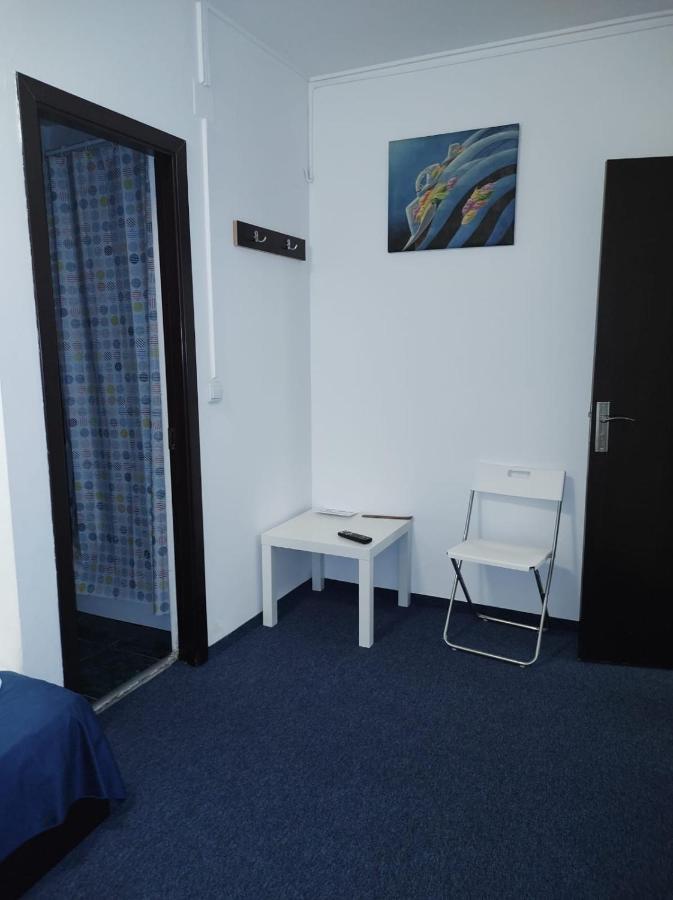 Hotel Blue Bukares Bagian luar foto