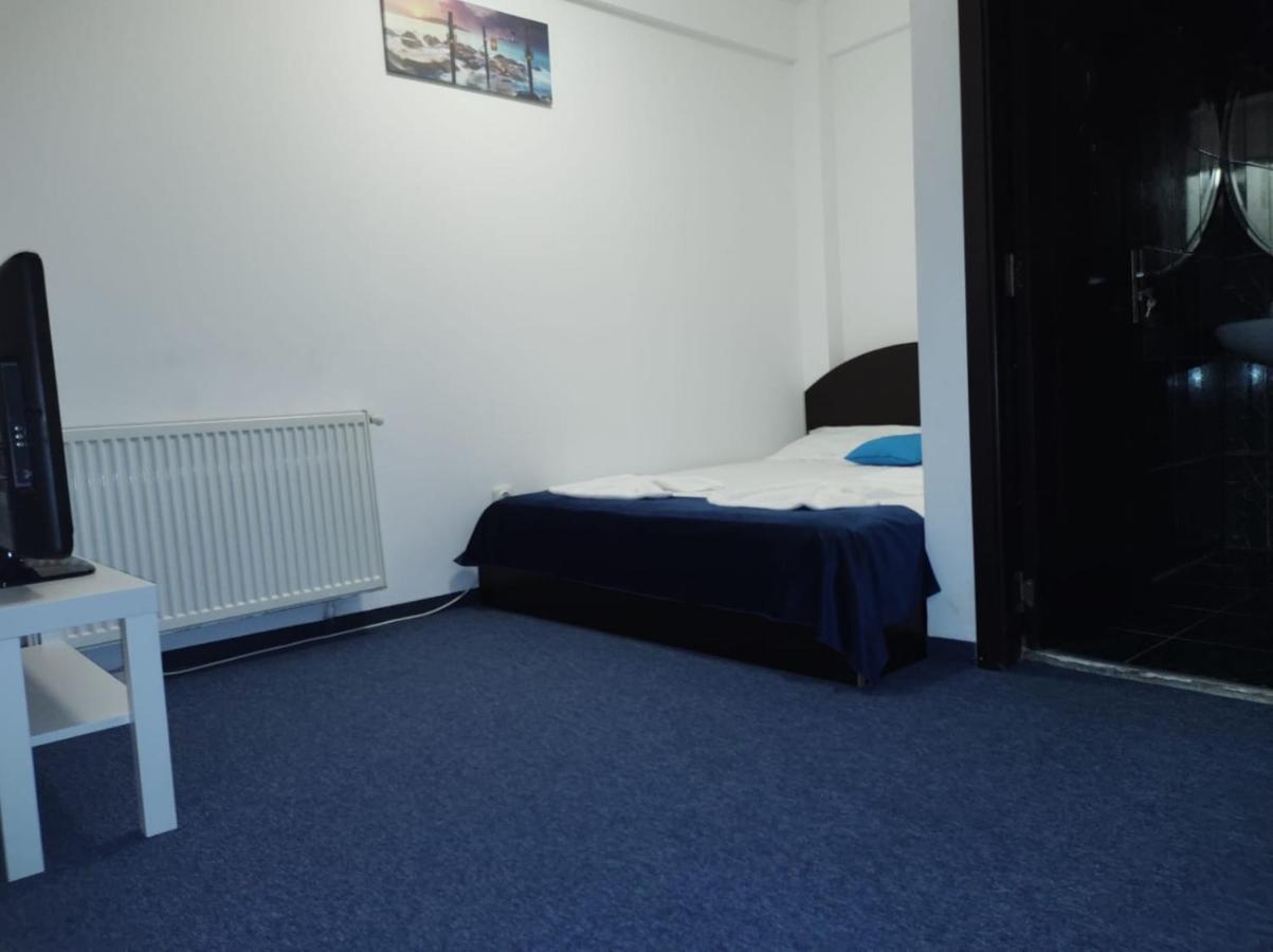 Hotel Blue Bukares Bagian luar foto