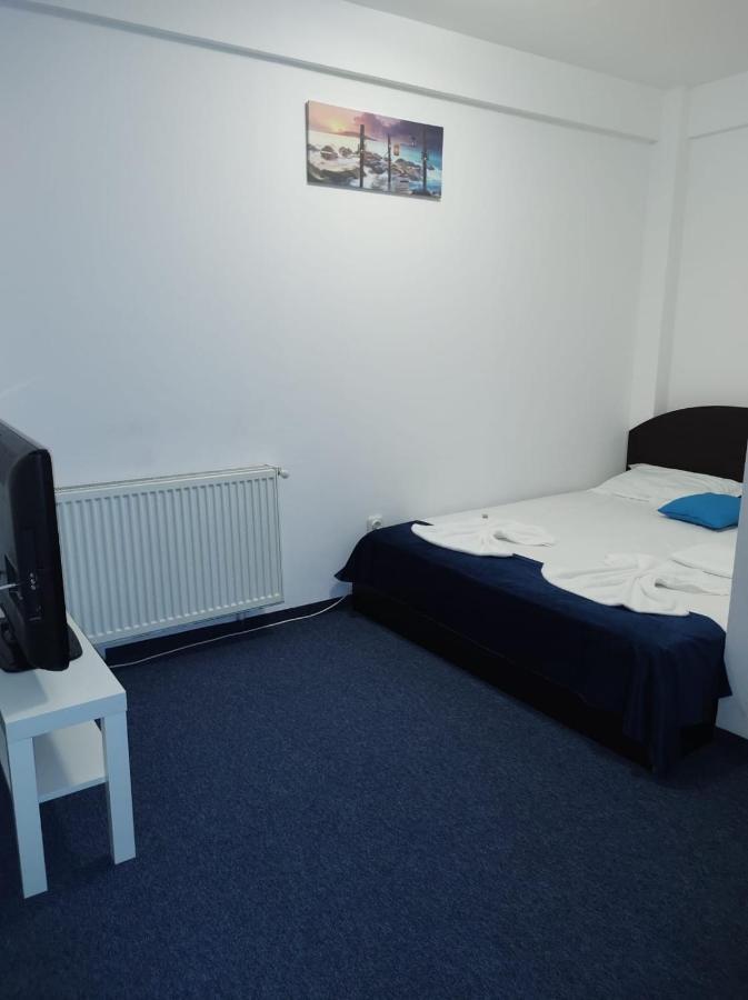 Hotel Blue Bukares Bagian luar foto