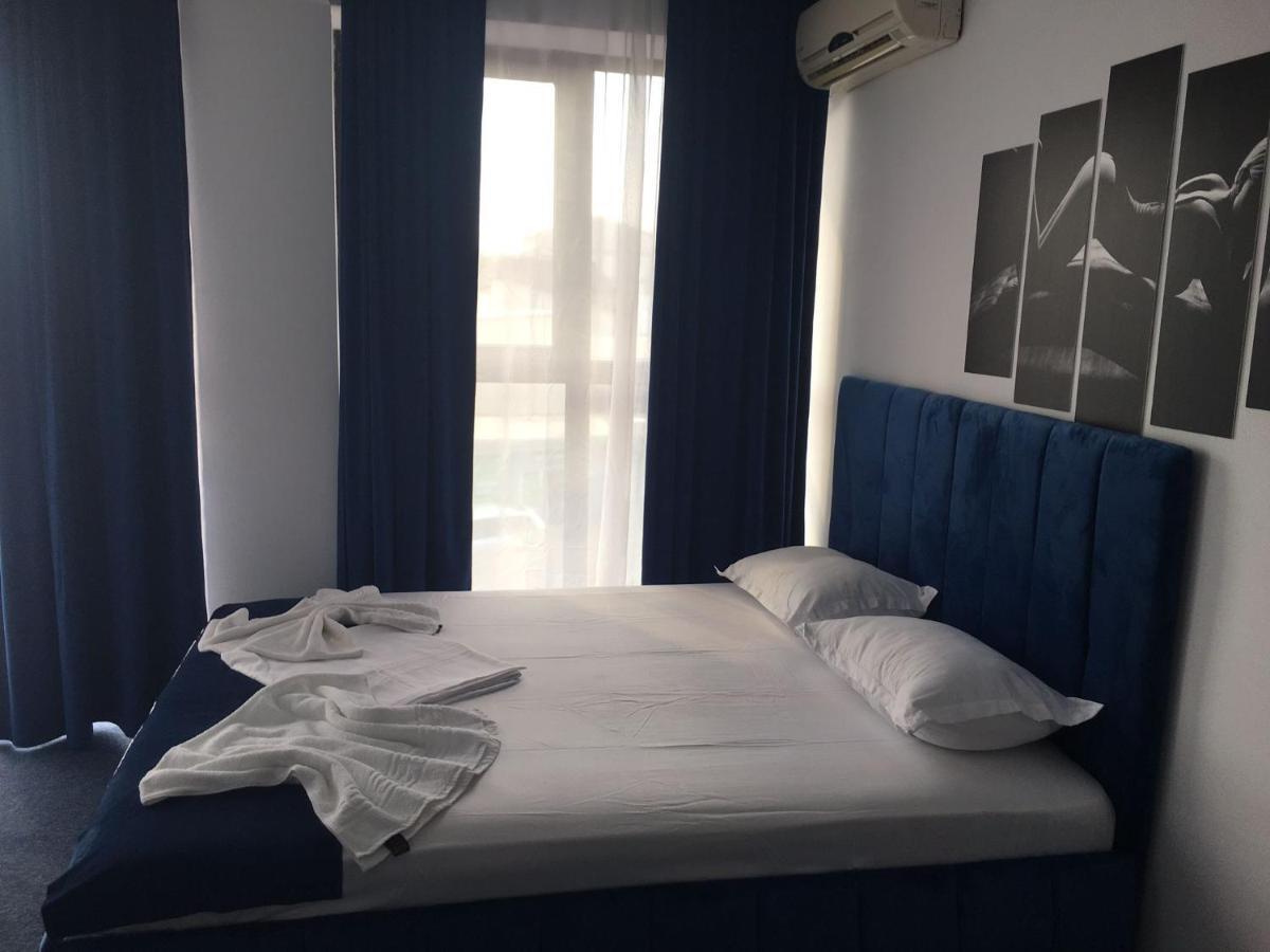 Hotel Blue Bukares Bagian luar foto